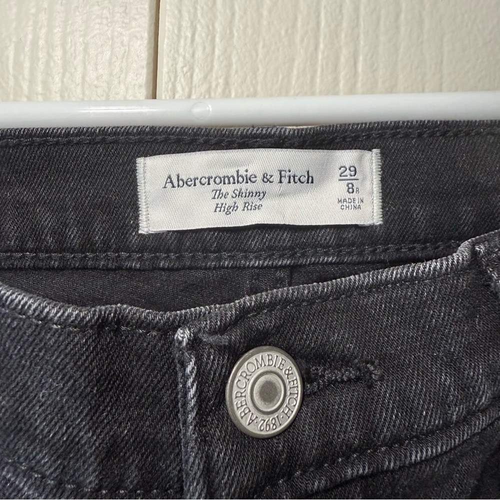 Abercrombie & Fitch Skinny High Rise Split Front Jeans In Washed Black Size 8 - Picture 2 of 9